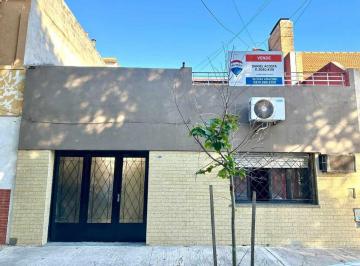 Casa · 130m² · 5 Ambientes · 2 Cocheras · Venta Casa 5amb Cochera Terraza Flores