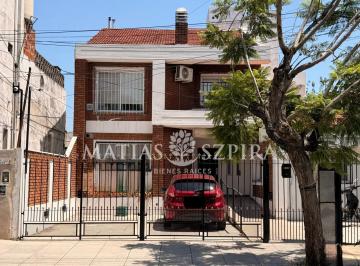 PH · 48m² · 2 Ambientes · 1 Cochera · Venta de Casa 2 Ambientes en Haedo, Morón