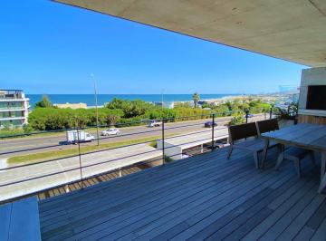 Departamento · 180m² · 4 Ambientes · 1 Cochera · Departamento en Manantiales