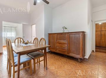 Casa · 74m² · 3 Ambientes · 2 Cocheras · Casa 3 Ambientes con Parque en Villa Luzuriaga