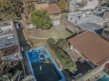 Casa · 299m² · 6 Ambientes · 3 Cocheras · Casa en Venta - Villa Sarmiento - Jardin y Pileta