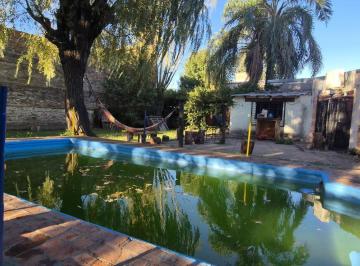 Casa · 110m² · 4 Ambientes · 2 Cocheras · Entre Ríos 2600 - Casa a Reciclar en Venta con Gran Terreno - Granadero Baigorrria