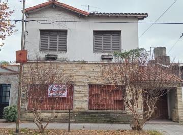Casa · 140m² · 4 Ambientes · 2 Cocheras · Haedo Barrio Guemes Casa Cuatro Ambietes a Reciclar