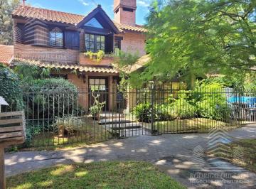 Casa · 280m² · 5 Ambientes · 2 Cocheras · Una Excelente Casa de Categoría, con Detalles de Lujo!