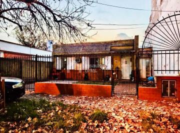 Casa · 70m² · 4 Ambientes · 1 Cochera · Casa Chalet en Venta en Villa Ballester, 4 Ambientes, Lote 10x30 San Martin, G. B. a. Zona Norte