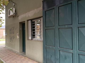 Local comercial · 230m² · 7 Ambientes · 1 Cochera · Alquiler de Local/deposito en Turdera a 3 Cuadras de La Estacion