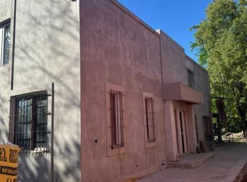 Casa · 150m² · 4 Ambientes · 1 Cochera · Venta de Casa 4 Ambientes en Barrio Cerrado con Portón Muñiz