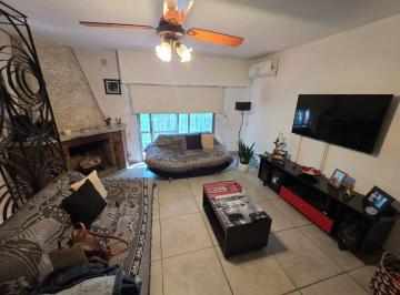 Casa de 11 ambientes, Rosario · Casa en Venta Apta Dos Flias Parte a Terminar. Amplio Terreno Libre