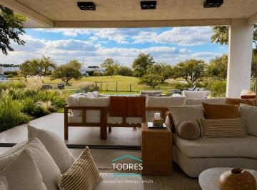 Casa de 10 ambientes, Tigre · Excelentes Casa en Venta en El Golf de Nordelta con Fondo Al Golf! Calidad y Vistas Unicas.