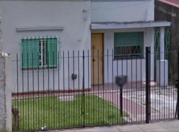 Casa de 3 ambientes, Lomas de Zamora · Casa Tres Ambientes con Fondo Libre