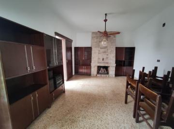 Casa de 6 ambientes, Rosario · Casa de Pasillo Interna Unica