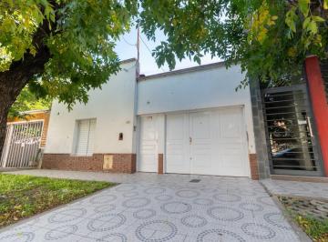 Casa · 135m² · 5 Ambientes · 1 Cochera · Casa en Venta 2 Dorm. Cochera y Patio