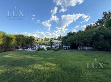 Casa · 375m² · 6 Ambientes · 4 Cocheras · Casa en Venta y Alquiler con 3 Habitaciones y Salida Al Rio en Albanueva, Tigre