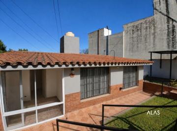 Casa de 3 ambientes, La Falda · Casa con 187 m² y 2 Dorm. en Venta en La Falda