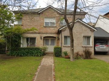 Casa · 249m² · 6 Ambientes · 2 Cocheras · Lote Central, Pileta 4 Dorm. + Play