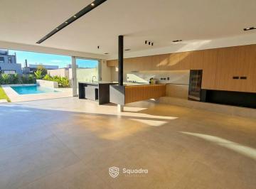 Casa · 140m² · 4 Ambientes · 2 Cocheras · Venta - Casa de 3 Dorm. con Piscina, Cochera Doble y Jardín - Don Mateo, Funes.