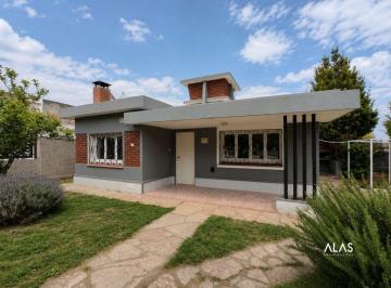 Casa de 3 ambientes, La Falda · Casa con 2 Dorm. y 275 m² en Venta en La Falda
