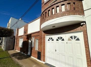 Casa de 5 ambientes, La Plata · Venta de Casa en Calle 141 E 49 y 50 - Los Hornos
