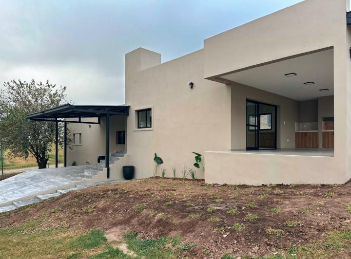 Casa · 460m² · 5 Ambientes · 2 Cocheras