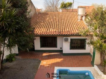 Casa · 140m² · 3 Ambientes · 1 Cochera · Venta Casa 3 Ambientes con Garage, Pileta, Parrilla y Dependencia en Villa Ballester