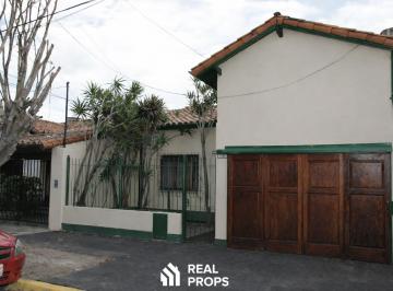 Casa · 140m² · 3 Ambientes · 1 Cochera · Venta Casa 3 Ambientes con Garage, Pileta, Parrilla y Dependencia en Villa Ballester