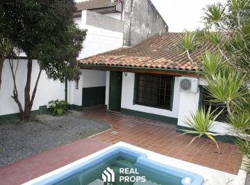 Casa · 140m² · 3 Ambientes · 1 Cochera · Venta Casa 3 Ambientes con Garage, Pileta, Parrilla y Dependencia en Villa Ballester