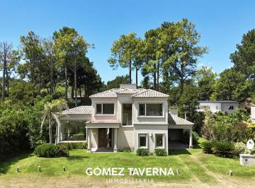 Casa · 220m² · 5 Ambientes · 1 Cochera · Casa en Venta en Pinamar