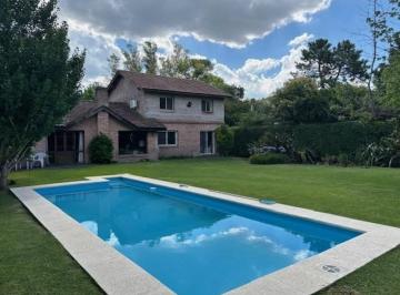 Casa · 240m² · 4 Dormitorios · Casa en Venta en Ingeniero Maschwitz, Escobar
