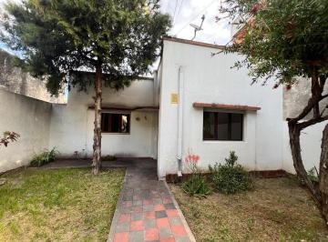 Casa · 90m² · 3 Ambientes · Alquiler de Casa 2 Dorm., La Plata
