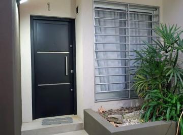 PH de 2 ambientes, Lomas de Zamora · Hermoso Dúplex en Alquiler 2 Dorm., 2 Baños, Patio y Parrilla Sin Expensas