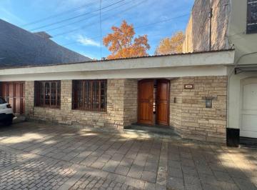 Casa · 132m² · 5 Ambientes · 1 Cochera · Casa en Venta C/ Cochera en 4.ª Sección Área Fundacional