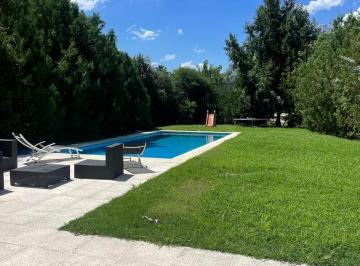 Casa · 219m² · 5 Ambientes · 4 Cocheras · Venta Casa 5 Ambientes en San Marco Villanueva Tigre Villa Nueva, con Pileta