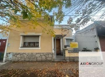 Casa de 3 ambientes, La Plata · Venta de Casa en Calle 135 N 1387 E 60 y 61 - Los Hornos