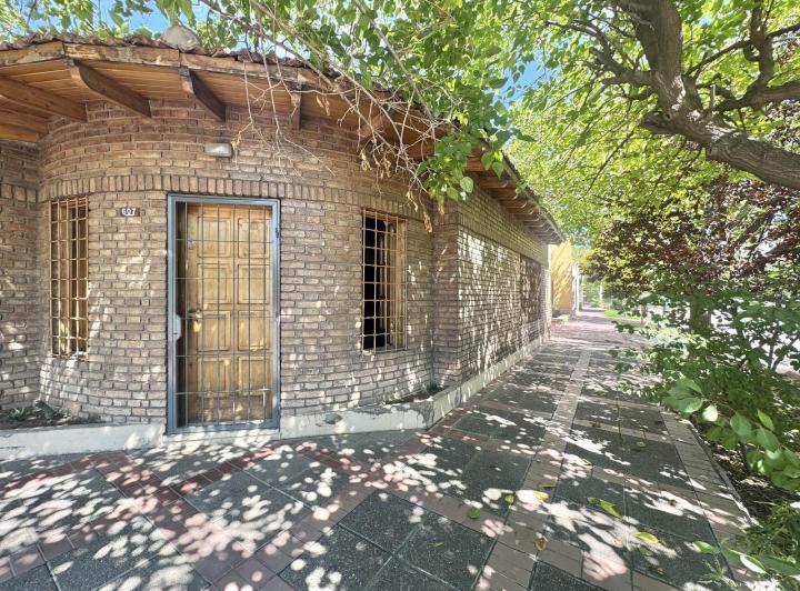 Casa · 210m² · 6 Ambientes · 2 Cocheras