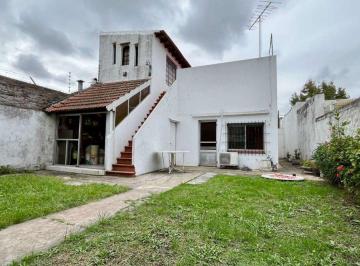 Casa · 127m² · 4 Ambientes · Casa 3 Ambientes en Venta en Lomas de Zamora
