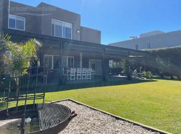 Casa · 220m² · 7 Ambientes · 1 Cochera · Casa en Venta en San Isidro Labrador - Villanueva