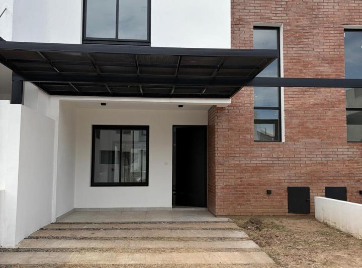 Casa · 95m² · 2 Ambientes · 1 Cochera