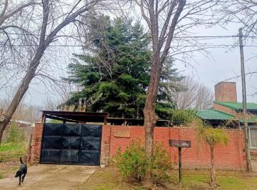 Casa de 3 ambientes, Ibarlucea · Casa con Pileta y Quincho en Ibarlucea