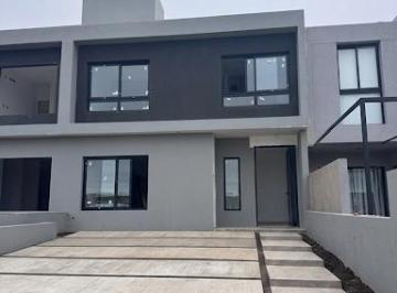 Casa · 179m² · 5 Ambientes · 2 Cocheras · Dúplex en Venta 3 Dorm. - Solares de Manantiales