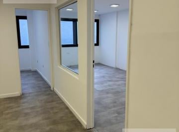 Local comercial · 121m² · 4 Ambientes · Oficinas en Alquiler Frente Al Buen Pastor