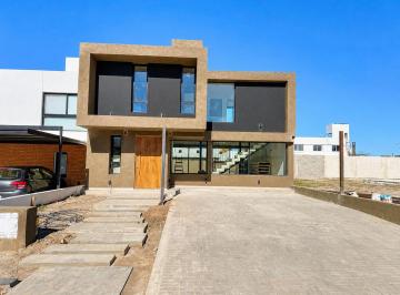 Casa · 230m² · 6 Ambientes · 2 Cocheras · Venta Casa Etapa 1 - 3 Dorm. Docta Córdoba