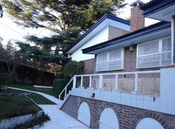 Casa · 320m² · 5 Ambientes · 2 Cocheras · Casa en Unquillo
