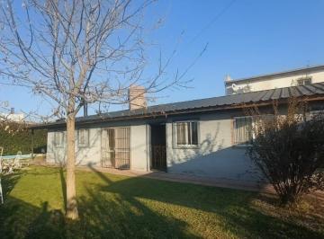 Casa · 80m² · 5 Ambientes · 2 Cocheras · Venta Casa 3 Dorm. - Piscina