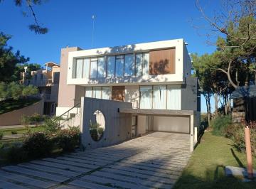 Casa · 374m² · 8 Ambientes · Casa en Venta Marítimo 2, Lote 22, Vista Al Mar.