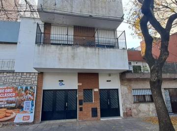 Casa · 290m² · 7 Ambientes · Cerrito 1880