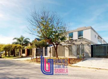 Casa · 86m² · 3 Ambientes · 1 Cochera · Alquiler 509 E/ 29 y 30 Duplex 2 Dorm. con Cochera