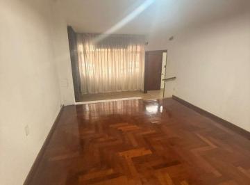 Casa de 5 ambientes, Quilmes · Hermosa Casa en Alquiler con Fondo Libre