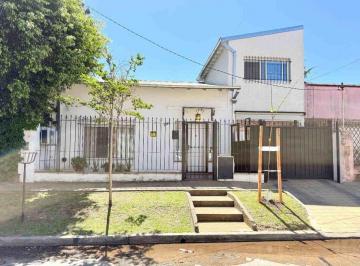 Casa · 131m² · 4 Ambientes · 3 Cocheras · Venta Casa de 4 Amb con Jardin Cochera en Martinez