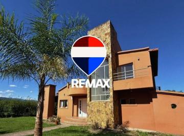 Casa · 240m² · 4 Ambientes · Casa 3 Dorm. Venta San Luis con Pileta