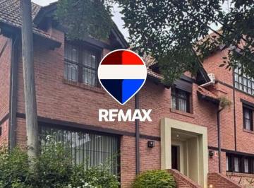 Casa · 388m² · 8 Ambientes · 2 Cocheras · Casa 3 Dormitoros Venta en Tres Cerritos